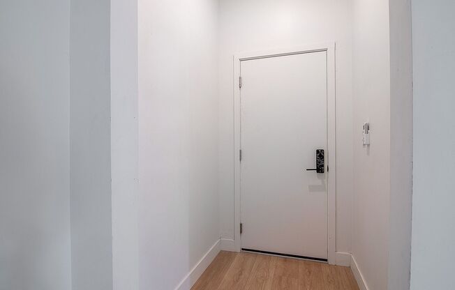 Studio, 1 bath, 203 sqft, $1,900, Unit 304