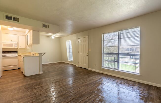 2 beds, 1 bath, 864 sqft, $1,100, Unit 707
