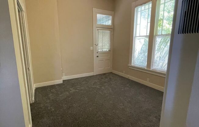 0695 -S. 6th Street