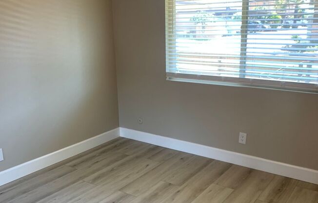 2 beds, 1 bath, $2,500, Unit 2222-E