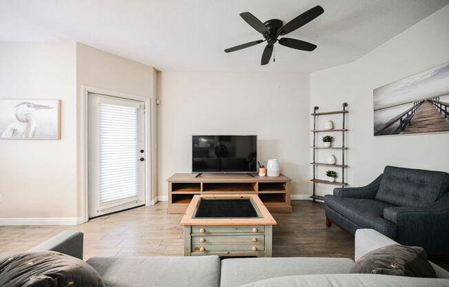 2 beds, 2 baths, $1,700