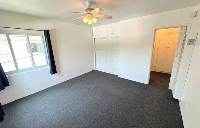 Vintage, like fine wine: 1 Bedroom Apartment in Highly Desired Neighborhood with Beautiful Views!