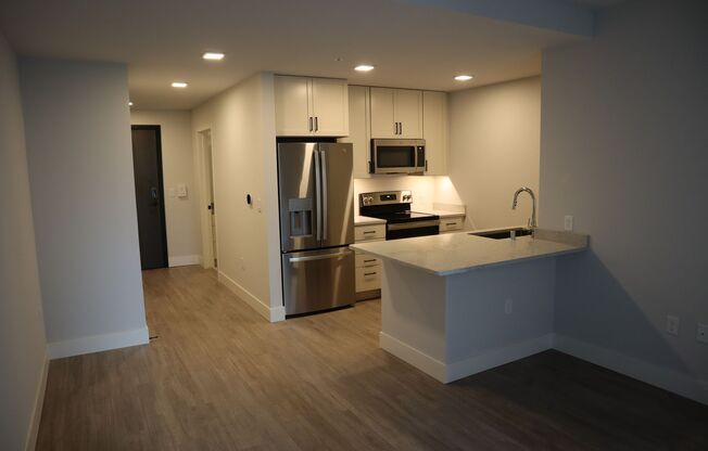 Studio, 1 bath, 659 sqft, $1,950, Unit #417