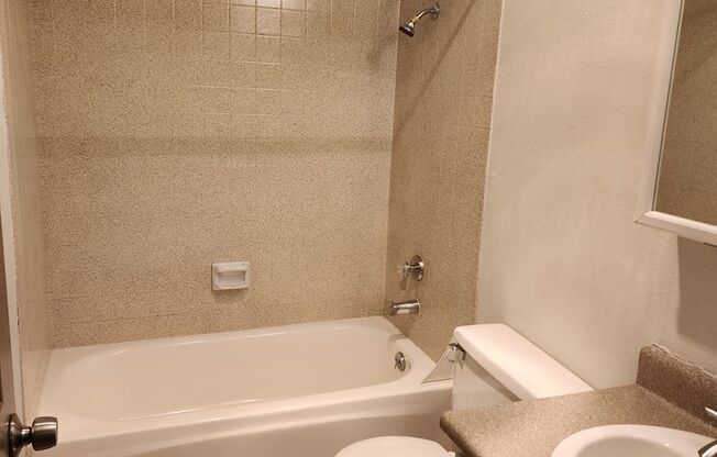 2 beds, 2 baths, 987 sqft, $2,050, Unit 274