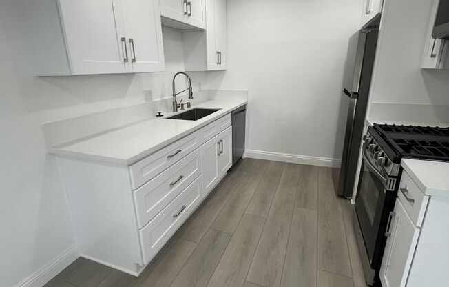 2 beds, 1 bath, 802 sqft, $2,450, Unit 6640-J