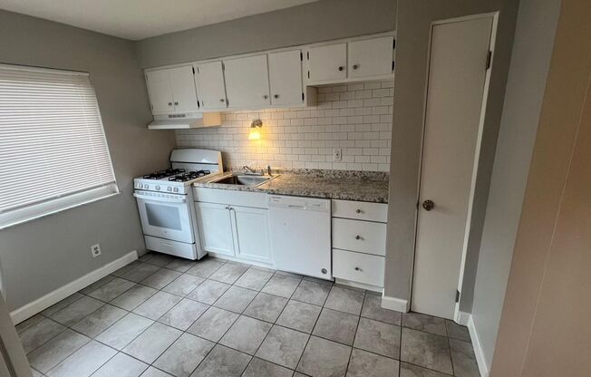 5305 Compton