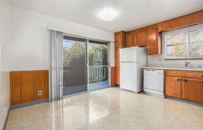 2 beds, 2 baths, $3,000, Unit 1372 Pearl St. #B