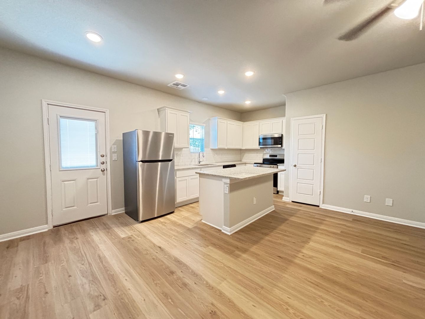 Modern 3 Bd 2.5 Full Bath Townhouse Near UTSA &  LaCantera