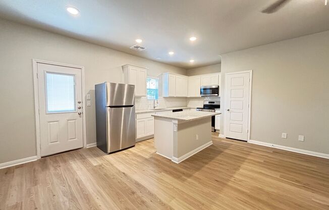 Brand New 3 Bd 2.5 Full Bath Townhouse Near UTSA & LaCantera