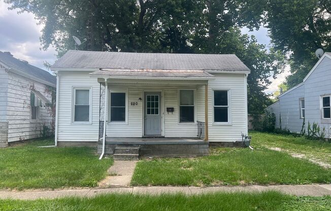 Centrally Located 2 Bedroom 1 Bath House!