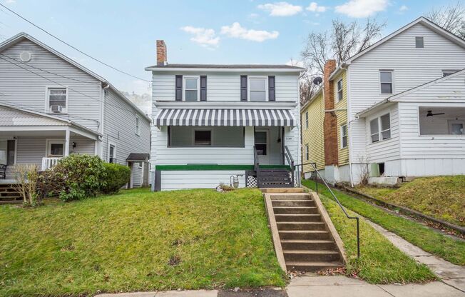 *SCORE 1 MONTH FREE RENT IF SIGNED BY 5/6/24!* NEWLY RENOVATED 3 BEDROOM BEAUTY AVAILABLE NOW IN ALIQUIPPA!! DON'T MISS OUT ON THIS ABSOLUTE GEM!!