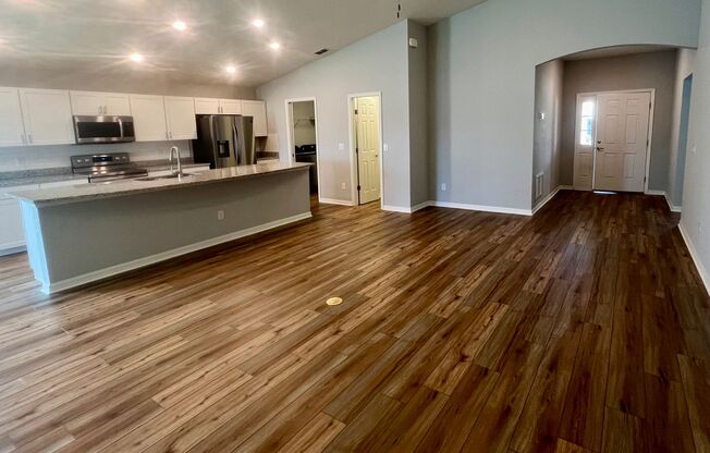 Beautiful 4-Bedroom Home in Saint Cloud – Apply by August 15th & Get $500 Off First Month’s Rent!
