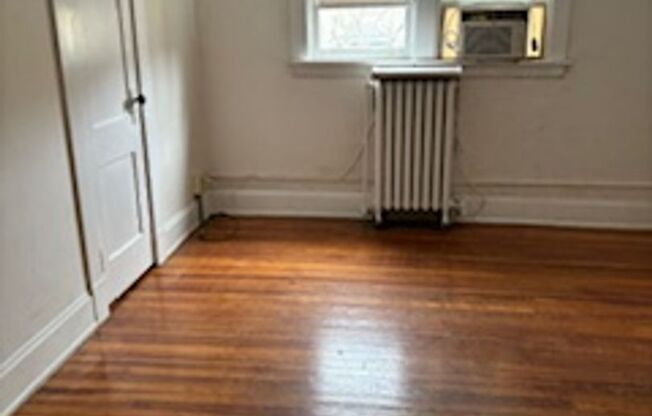 2 beds, 1 bath, $1,150, Unit 13