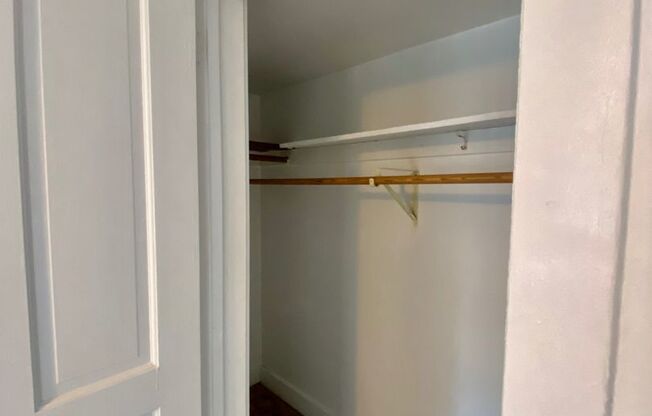 2 beds, 1 bath, $1,195, Unit 4