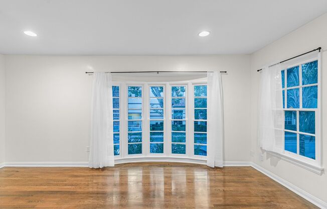 220-222 S Rexford Dr