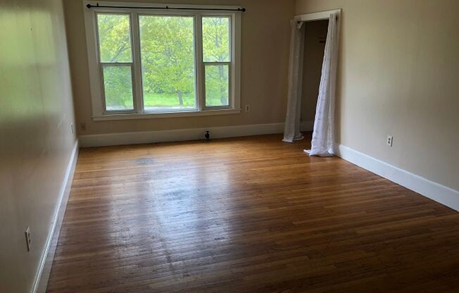 2 beds, 1 bath, $1,530, Unit 4