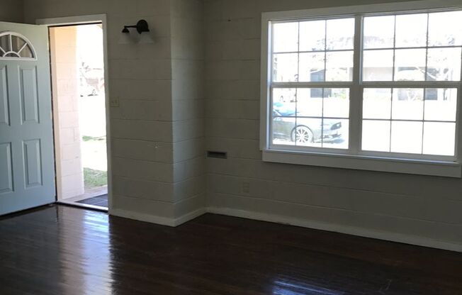 3 beds, 1 bath, $1,050