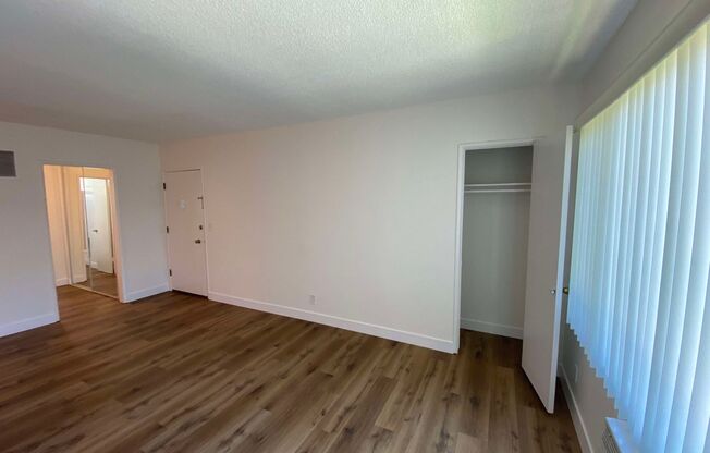 233 N. Hollywood Way