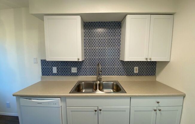 2 beds, 1 bath, 825 sqft, $1,200, Unit Unit 1
