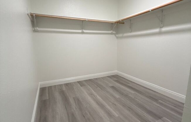 2 beds, 1 bath, 850 sqft, $2,325, Unit 9155-10