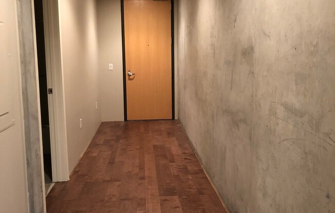 2 beds, 2 baths, $2,600, Unit Unit 909