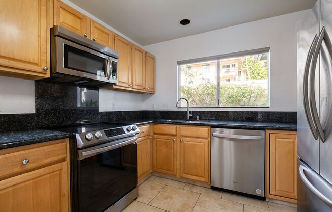 Beautiful 3 bedroom 2.5 bath home in lush Launani Valley!