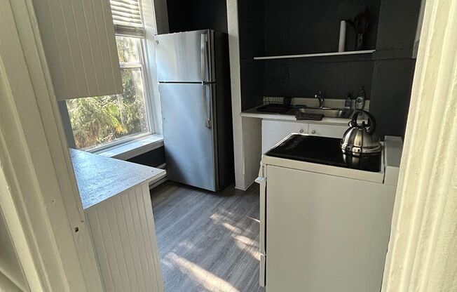 Studio, 1 bath, 375 sqft, $1,600, Unit 308