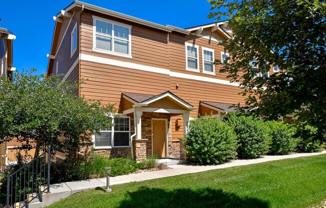 2-Story Townhome - Excellent Condition