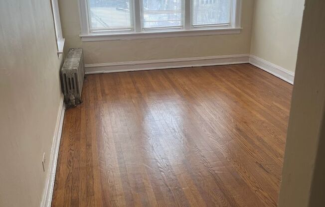 One bedroom one bathroom apartment with heat included