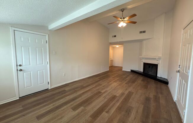1 bed, 1 bath, $810, Unit APARTMENT 2017