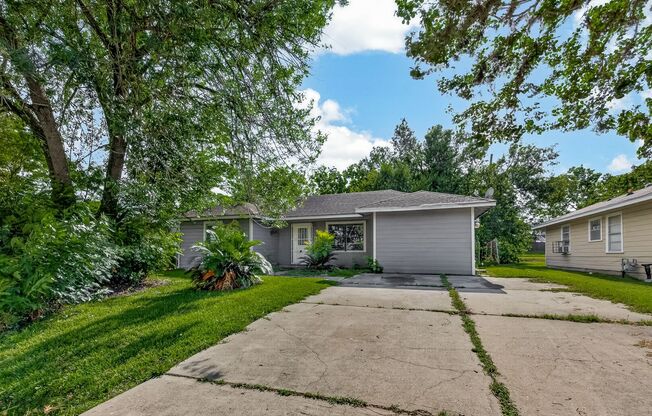 Spacious 4-Bedroom, 2-Bath Home Near Downtown Houston & Texas Medical Center