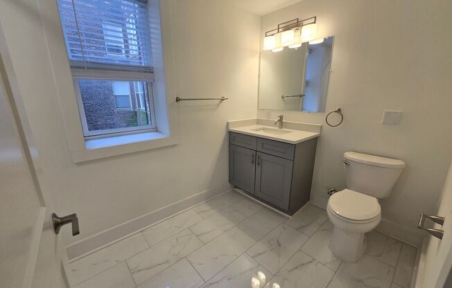 2 beds, 1 bath, 942 sqft, $1,695, Unit 211