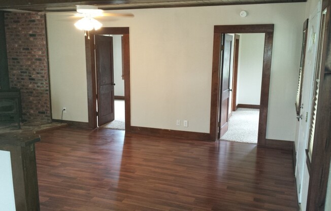 2 beds, 1 bath, $1,400