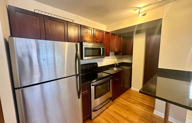 1 bed, 1 bath, 700 sqft, $1,950, Unit 418-1502