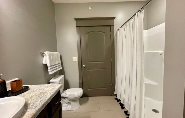 2 beds, 2 baths, 894 sqft, $1,595, Unit B - 1004 Unit 207 - B1078