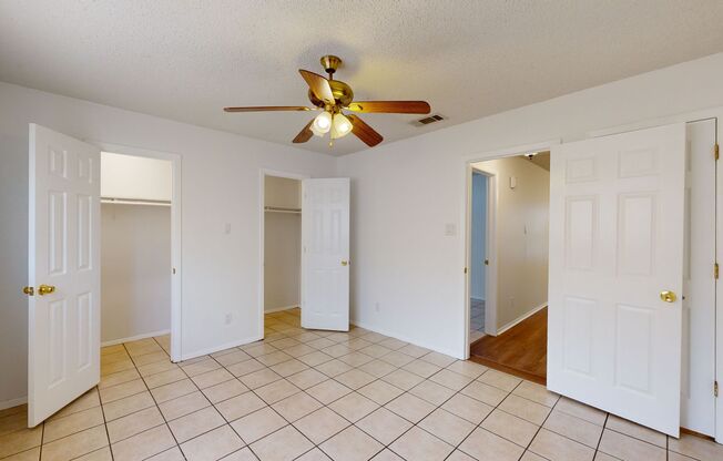 3 beds, 1 bath, $1,295