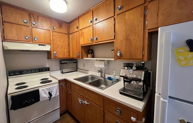 2 beds, 1 bath, $895