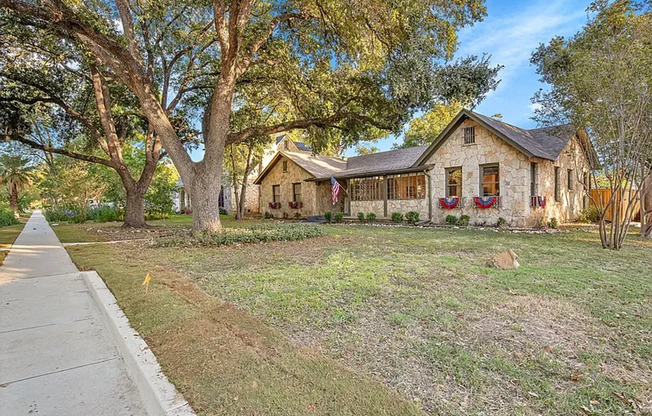 Welcome home to 2170 W Kings Hwy!