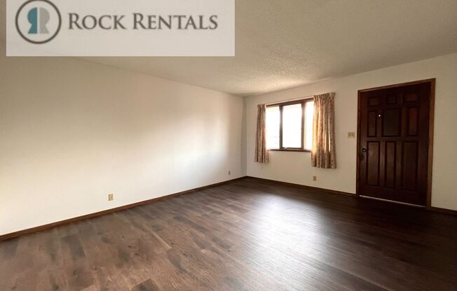 2 beds, 1 bath, 1,027 sqft, $825, Unit 1504 Aurora Dr A