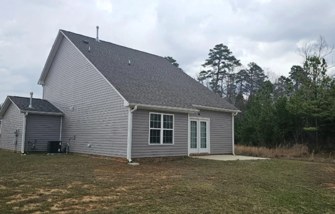 Beautiful 3 Bedroom, 2 Bathroom, with Bonus room above garage