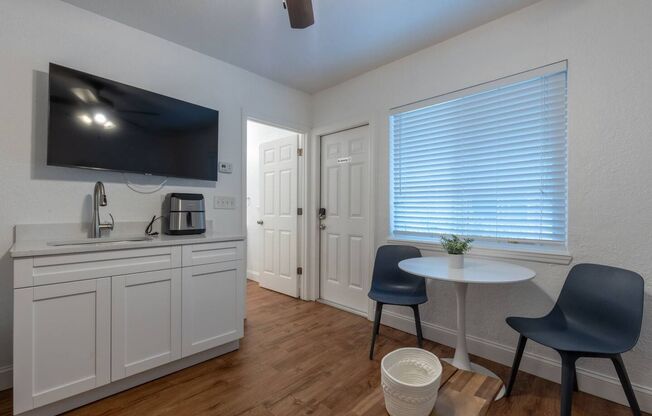 1 bed, 2 baths, 600 sqft, $1,495, Unit B1