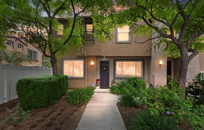 Beautiful 3 bedroom townhouse available for lease in the Promontory Pointe community of Moreno Valley!