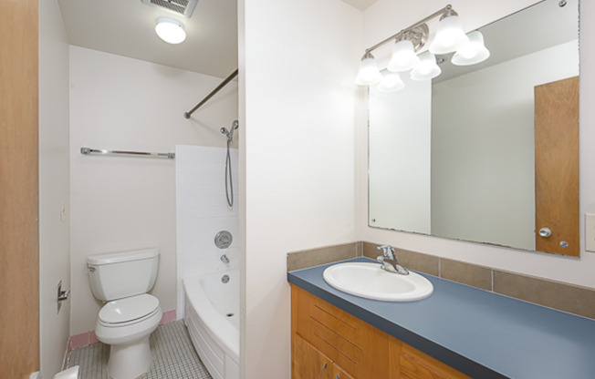 3 beds, 2 baths, 1,125 sqft, $2,995, Unit 510