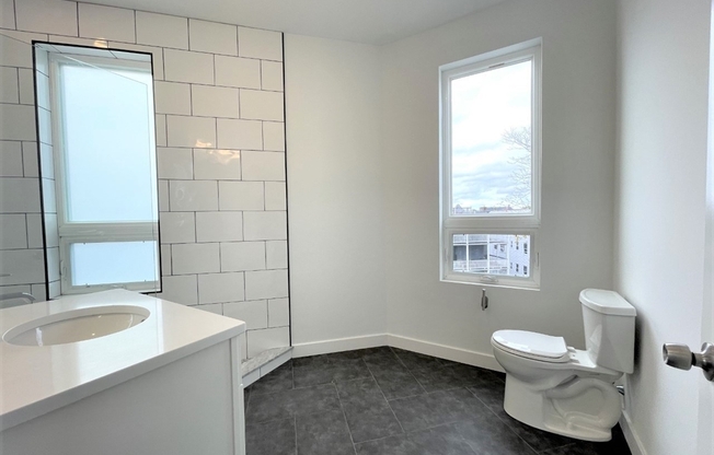 1 bed, 1 bath, 642 sqft, $2,400, Unit 404