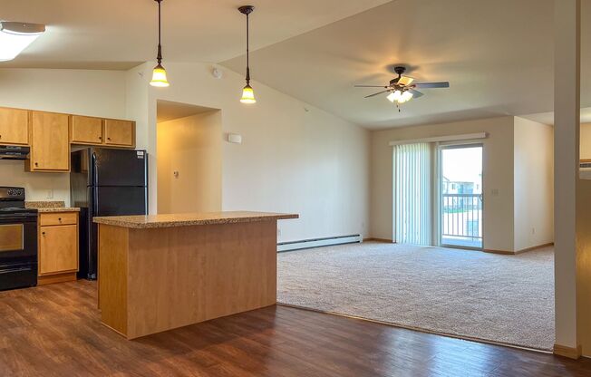 2 beds, 2 baths, 1,325 sqft, $1,560, Unit ML 550-02