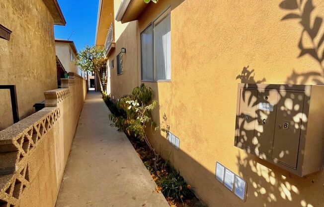 2 beds, 1 bath, 875 sqft, $1,825, Unit 11715 Ramona Ave. #B