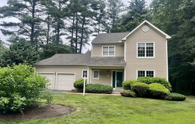 8 STONEGATE LN