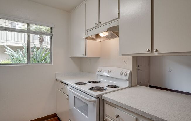 1 bed, 1 bath, 725 sqft, $1,800, Unit 06