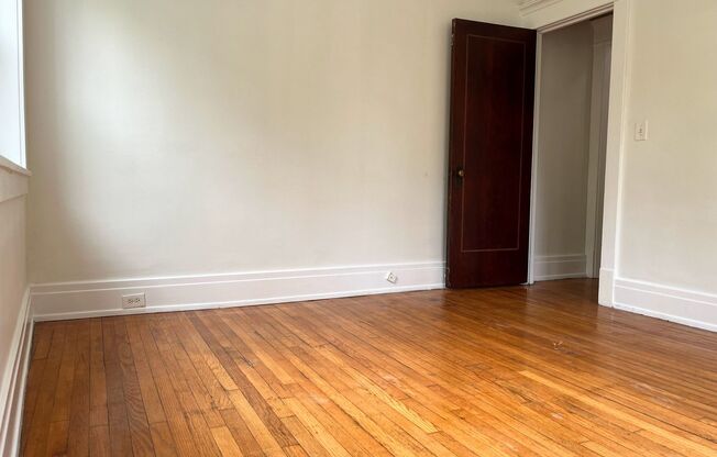 2 beds, 1 bath, $1,300, Unit 1A
