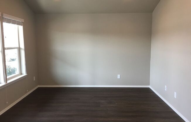 Newer 2 Bedroom / 1 Bathroom in SW Redmond